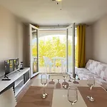 Apartman Con Terraza Cerca Del Mar