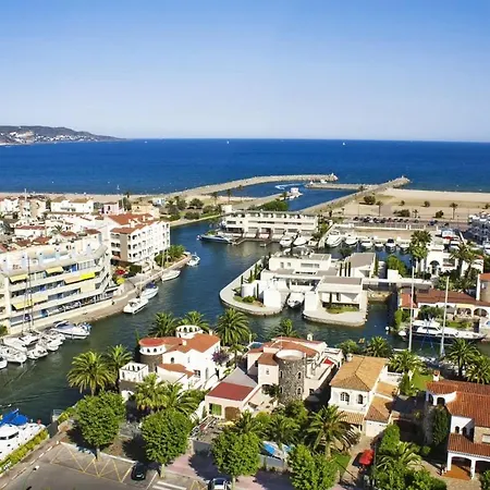 Con Terraza Cerca Del Mar *