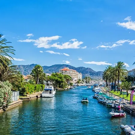 Con Terraza Cerca Del Mar Empuriabrava